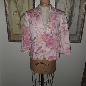 Bandolino pink floral print fitted, lined jacket